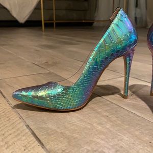 NWTAldo mermaid colored heels/stilettos two toned